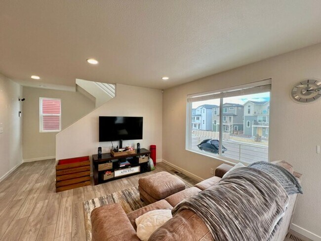 Foto del edificio - Gorgeous modern carriage style home available in Banning Lewis Ranch!