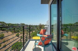 Building Photo - 3756 Brilliant Dr