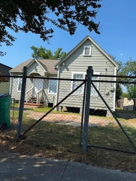 Building Photo - 110 W Hunnicutt Ave