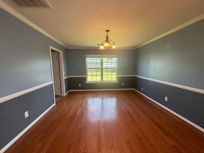 Building Photo - 575 Batty Way