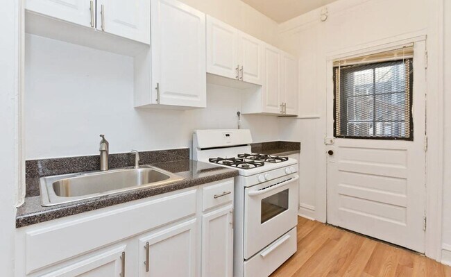 Foto del edificio - 1335 W Touhy Ave
