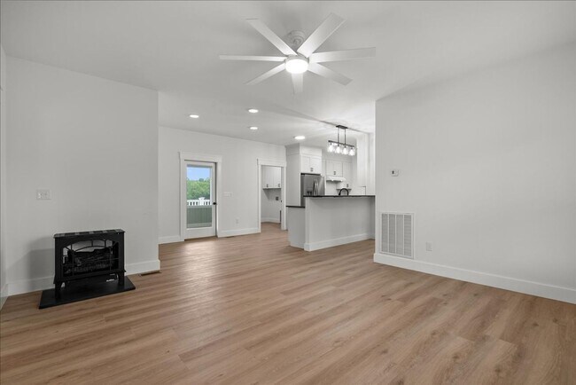 Building Photo - 246 Magnolia Dr