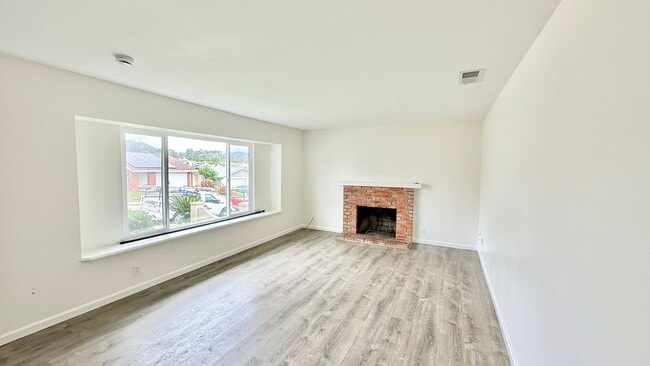 Foto del edificio - Beautifully Remodeled Single Story just of...