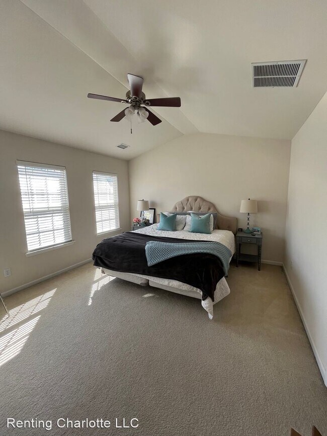 Building Photo - 2 br, 2.5 bath House - 2936 Castleberry Court