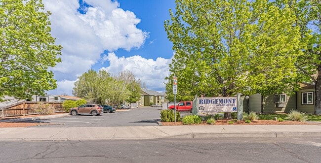 Building Photo - 2210 SW 19th St