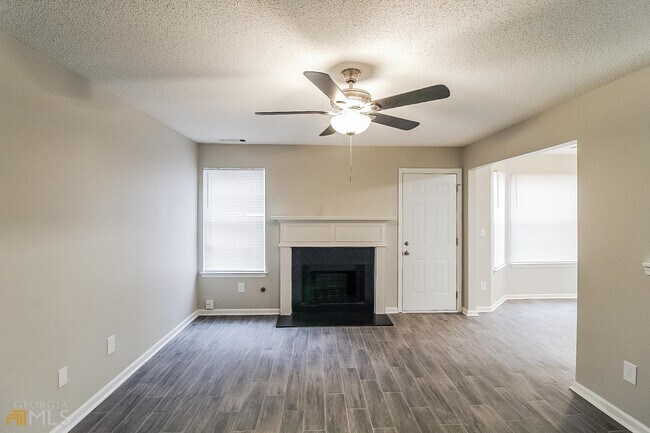 Foto del edificio - 3603 Gray Birch Dr