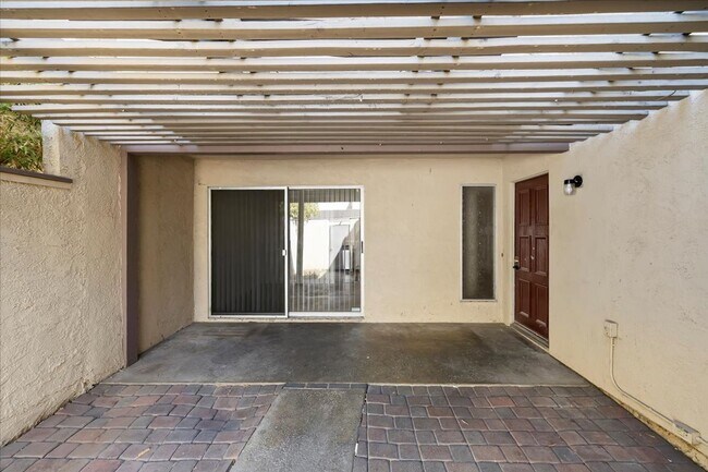 Foto del edificio - 4BR/3BA Condo in Canyon Crest Near UCR