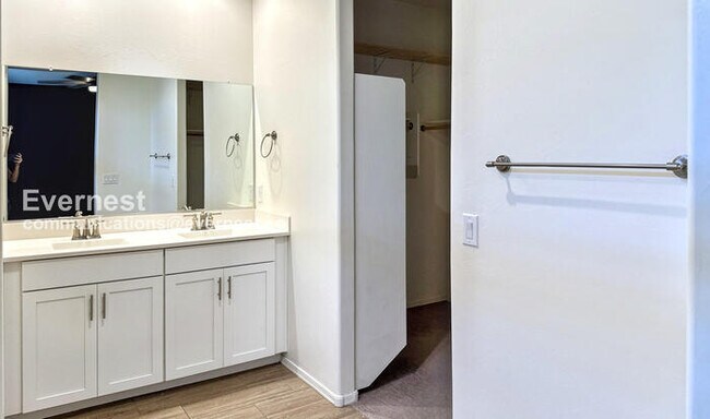 Foto del edificio - 10667 W Filbert St