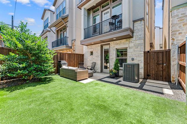 Foto del edificio - 5320 Laurel Branch Dr