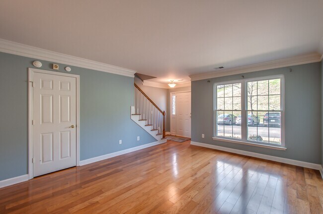 Building Photo - 1625 Brentwood Pointe