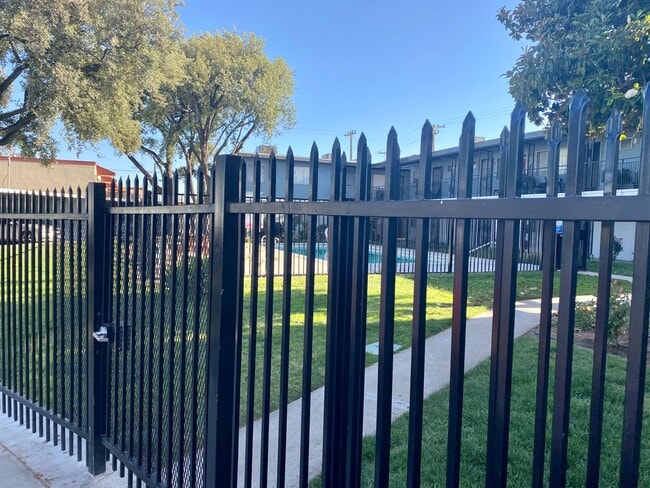 Building Photo - The Redwoods at Fresno