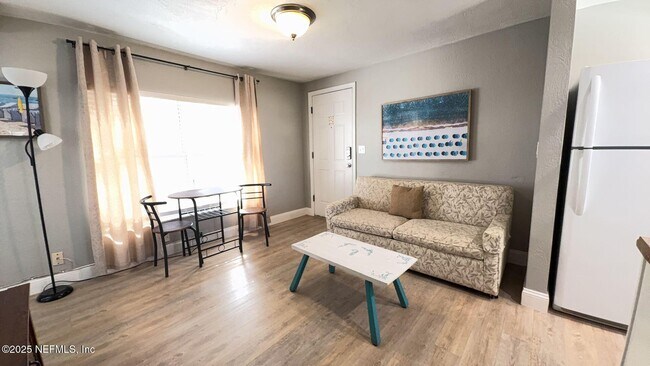 Building Photo - 108 S 5th St