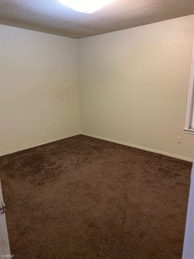 Building Photo - 2 br, 1 bath Townhome - 6419 Ashton Rd