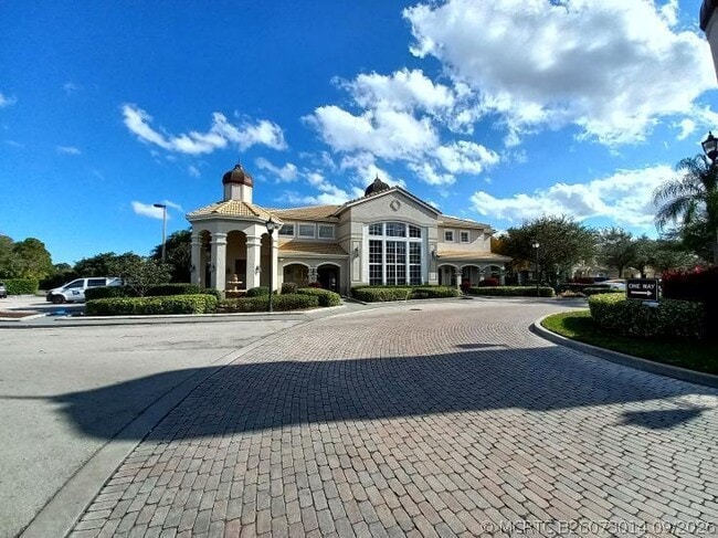 Building Photo - 128 SW Peacock Blvd