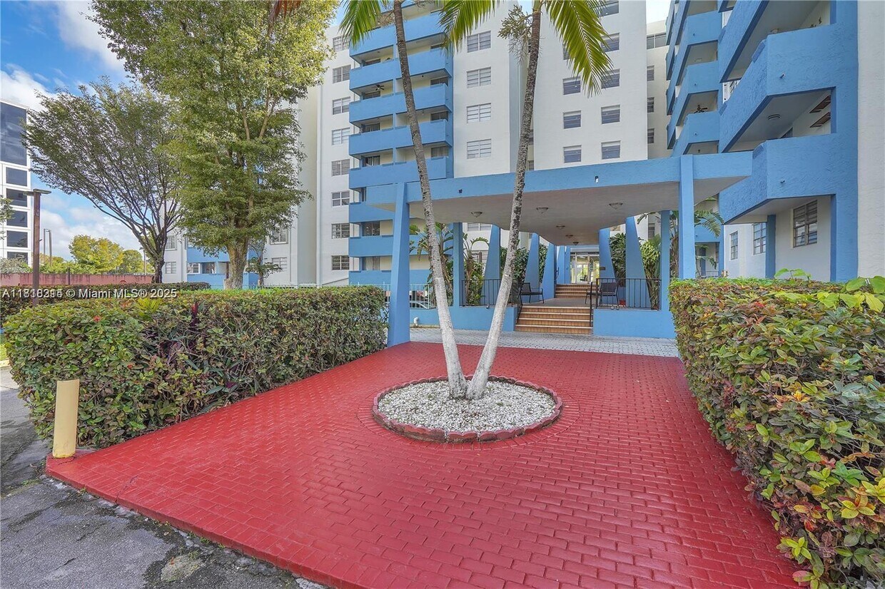 Foto principal - 5050 NW 7th St