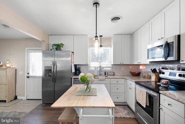 Building Photo - 20 Weer Cir