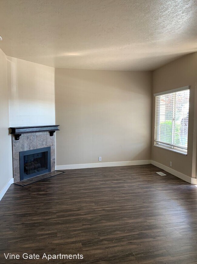 Building Photo - 6140 Vine Park Dr