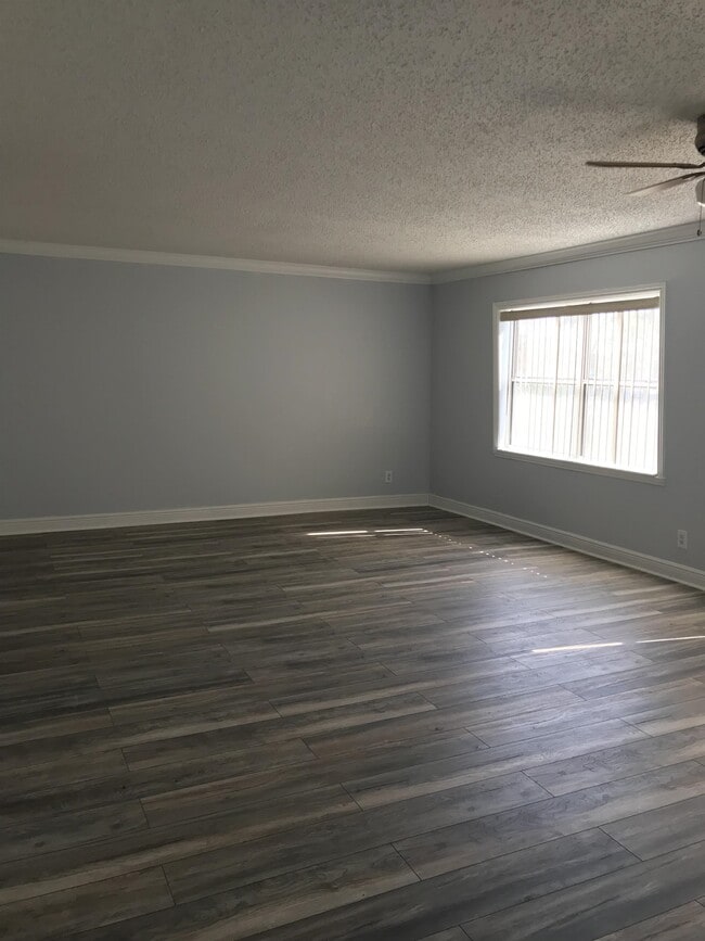 Foto del edificio - 1000 S Semoran Blvd