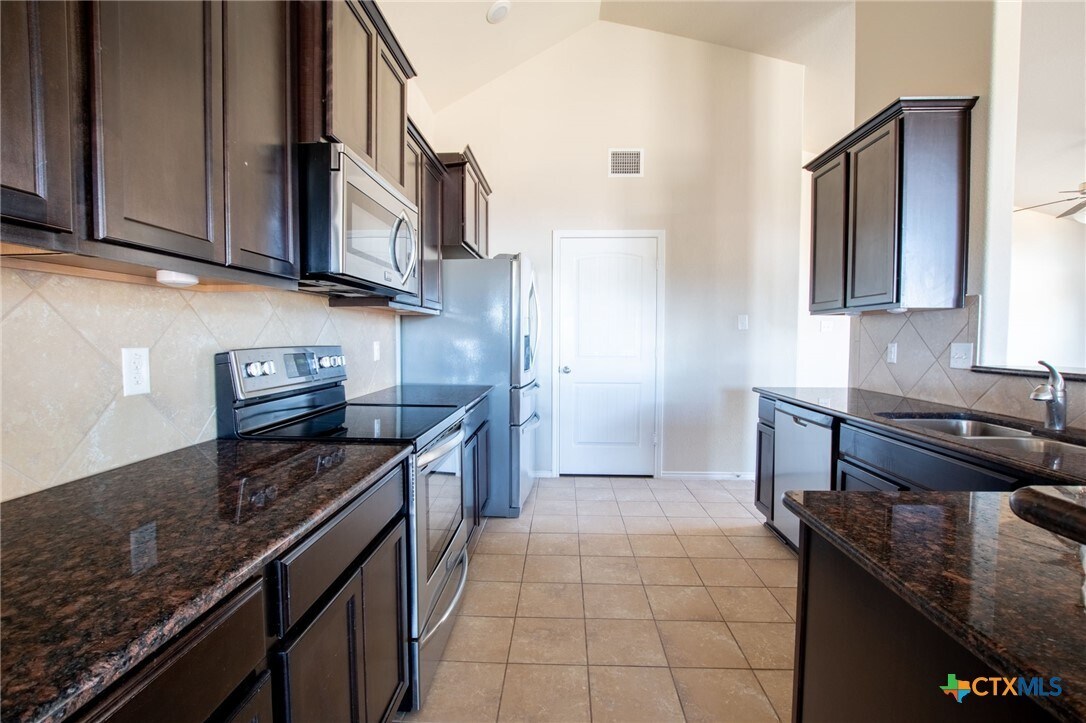 Building Photo - 5201 Cicero Dr