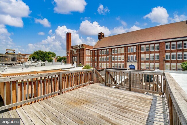 Foto del edificio - 822 S Highland Ave