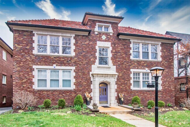 Foto del edificio - 7373 Pershing Ave