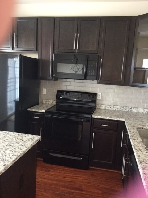 Kitchen - 10214 Osage Dr