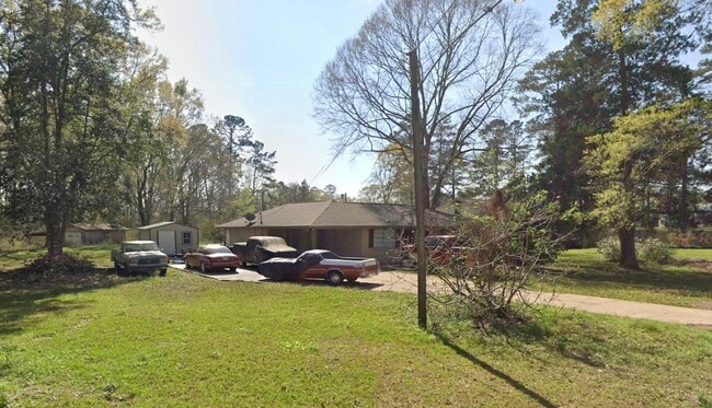 Building Photo - 27 Greensburg St