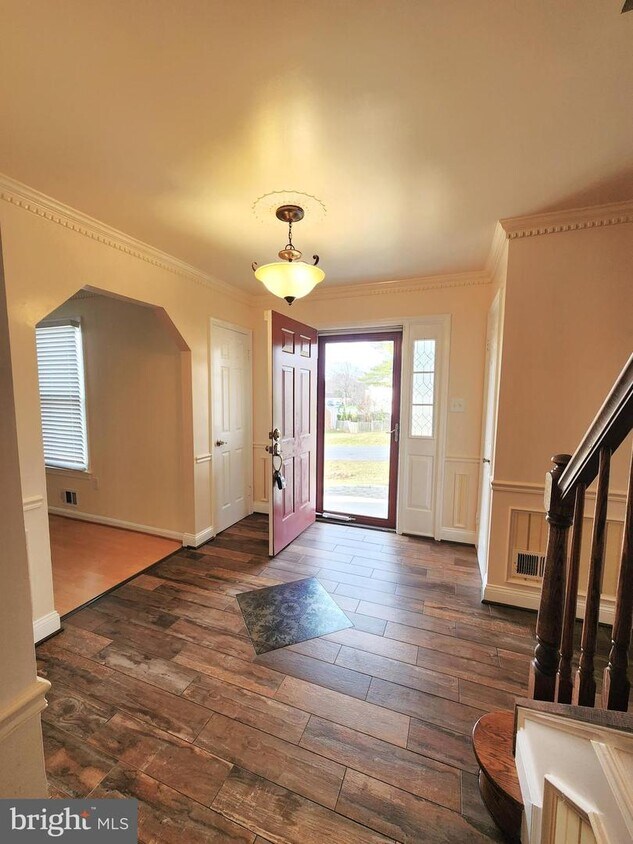 Foto principal - 14723 Laurelwood Ln