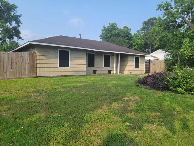 Building Photo - 3736 Zephyr St
