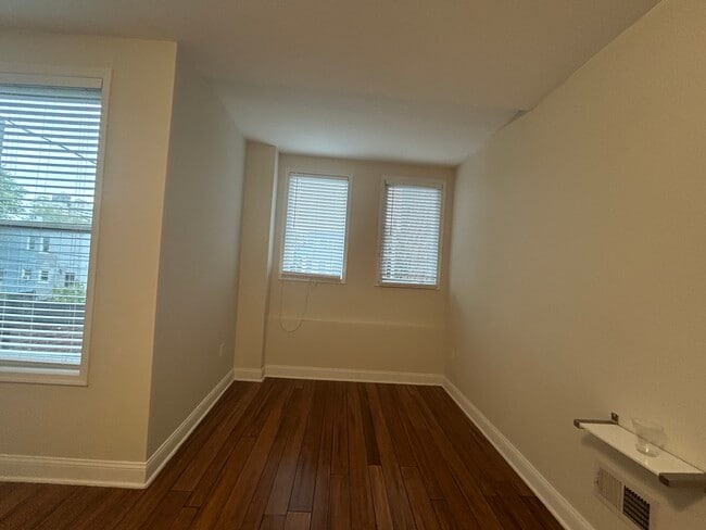 Foto del edificio - 2303 N Calvert St