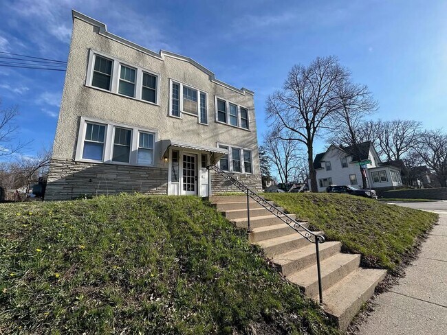 Foto del edificio - 1221 29th Avenue Northeast