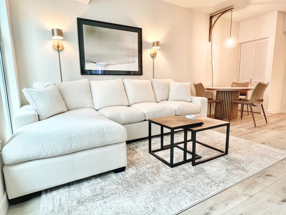 Foto principal - 425 W Beech St