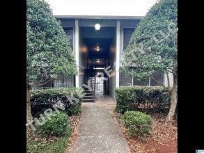 Building Photo - 417 Skyview Dr