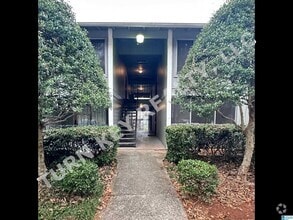 Building Photo - 417 Skyview Dr