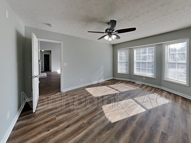Building Photo - 6040 Old Wellborn Trce