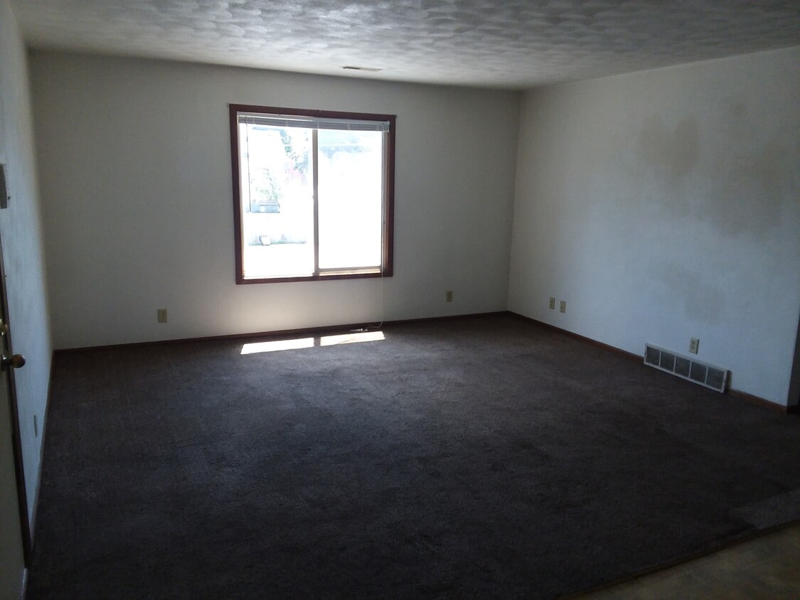 Primary Photo - 1445 W 16th St