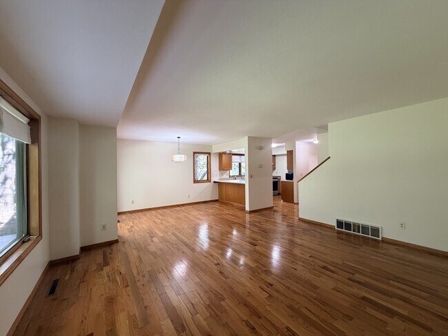 Building Photo - 705 S 15th Ave