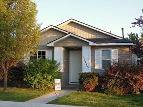 Building Photo - 11133 W Race Ct