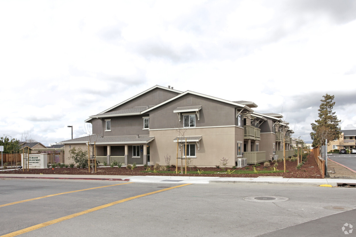 Foto del edificio - Vista Meadows Senior Apartments