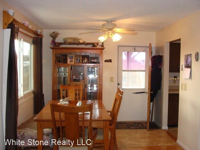 Building Photo - 3 br, 2 bath House - 1206 Rangeview Avenue