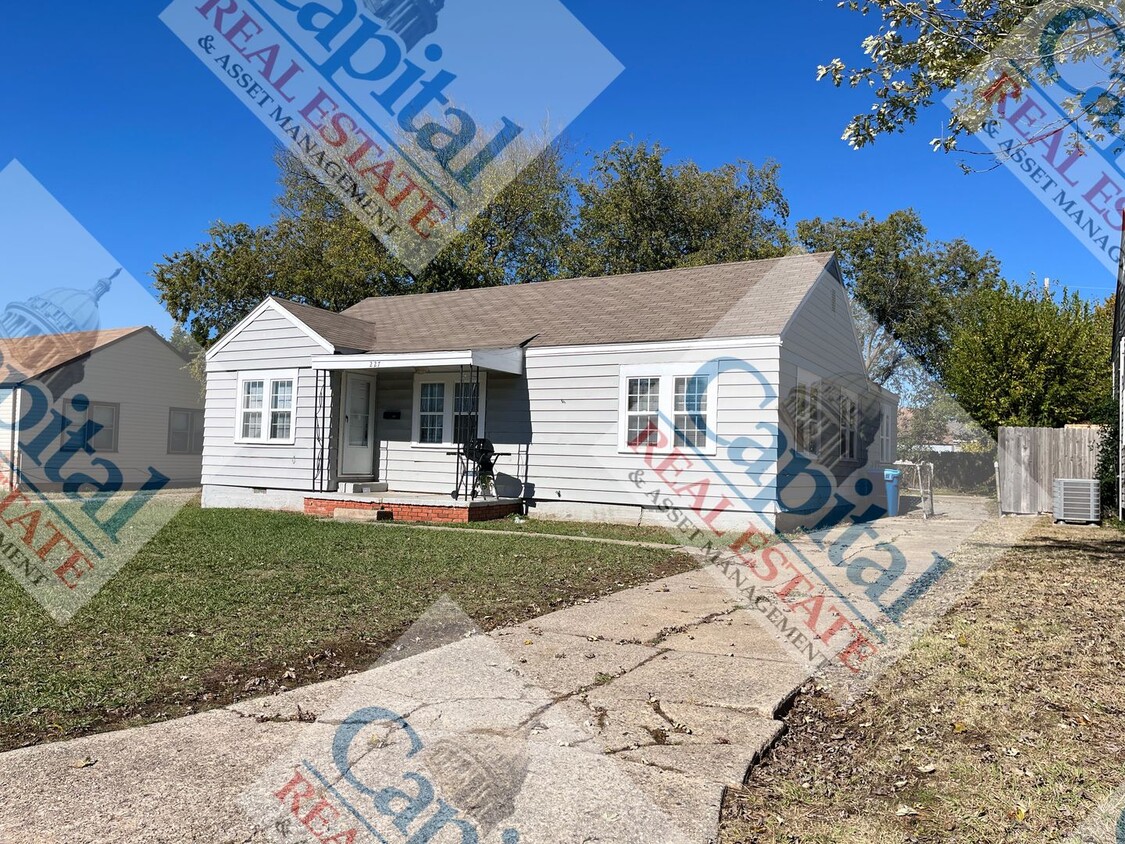 Primary Photo - Charming 4 Bedroom