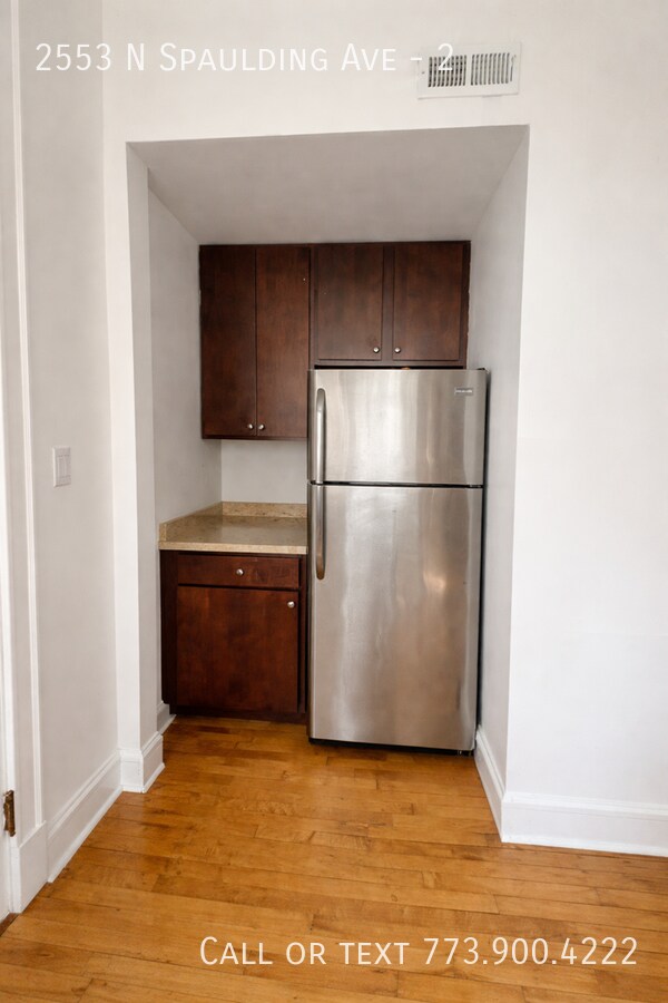 Foto del edificio - 2553 N Spaulding Ave