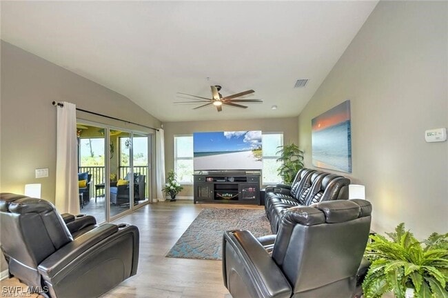 Foto del edificio - 10060 Lake Cove Dr