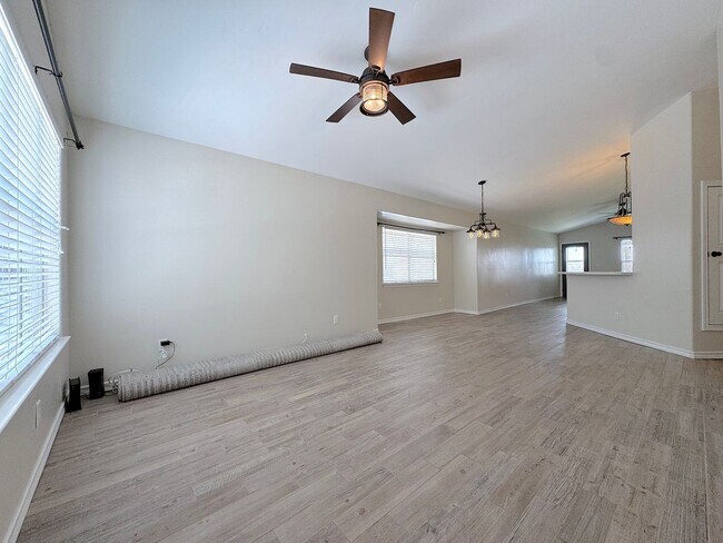 Building Photo - West El Paso 3bed/2bath refrig A/C Home
