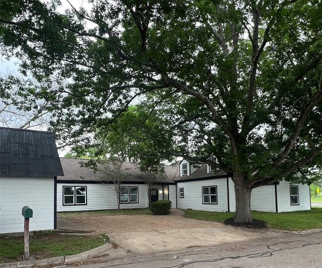 Building Photo - 1201 N Park St