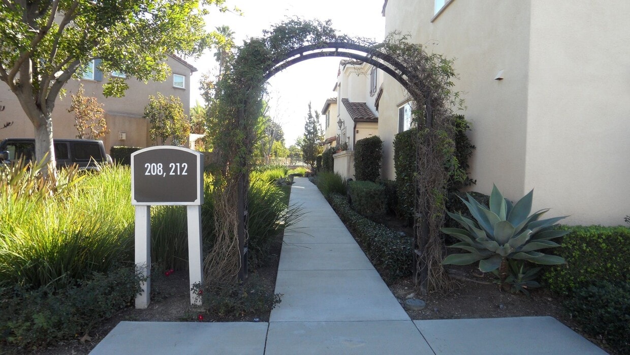 3BR 2.5 BA 2 Story Home with 2 Car Garage - 3BR 2.5 BA 2 Story Home with 2 Car Garage