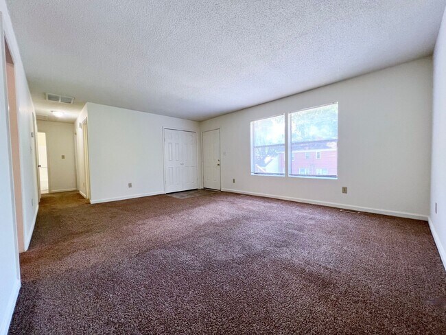 Foto del edificio - Three-Bedroom, Two Bathroom at Hill Street Duplex