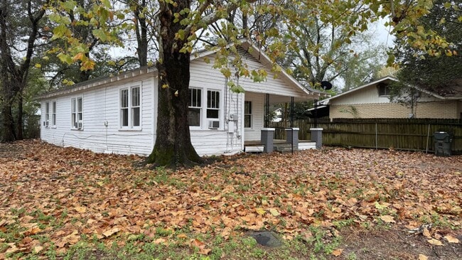 Building Photo - 701 Montgomery Ave