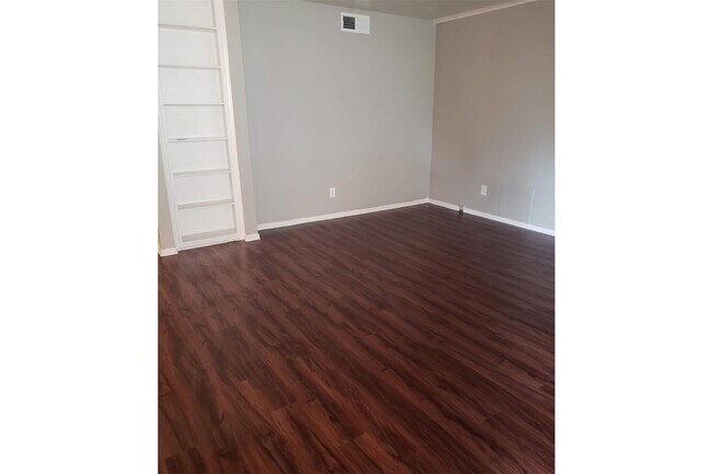 Foto del edificio - 1212 Hampshire Ln