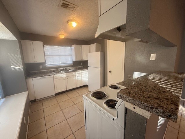 Building Photo - 22122 Diane Dr